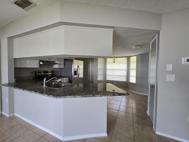 Building Photo - 12367 Linden Dr