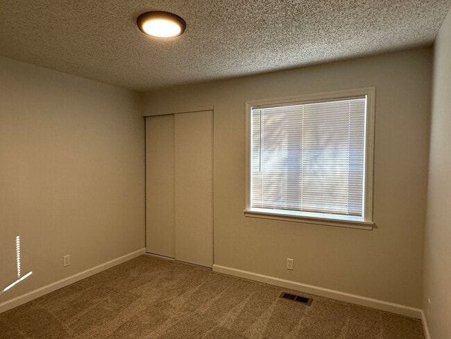 Building Photo - Your Newly Updated 3 Bed, 1 Bath Move-In Ready Home!