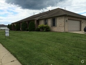 Building Photo - Spacious 3 Bedroom 2 Bath