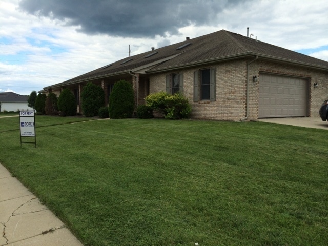 Primary Photo - Spacious 3 Bedroom 2 Bath