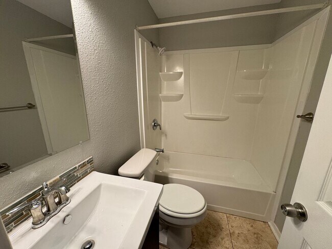 Building Photo - Beautiful 4 bedroom home in Bossier