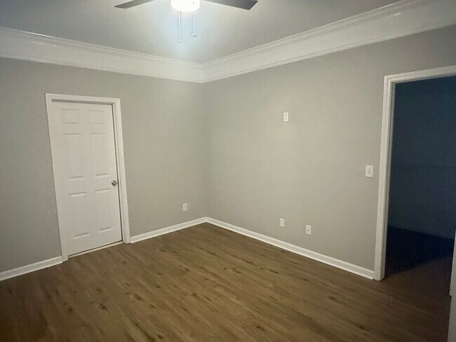 Building Photo - 1601 Deer Valley Dr