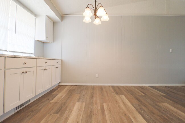 Building Photo - 3 Bed 2 Bath Sand Springs