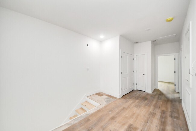 Building Photo - 8206 Colonial Ln