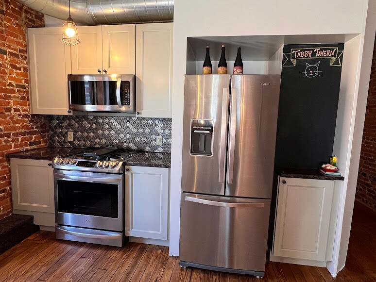 Kitchen stainless steel appliances - 16 Liberty St