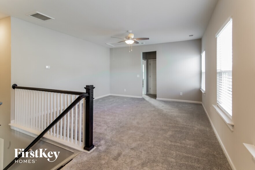 Building Photo - 278 Oak View Way