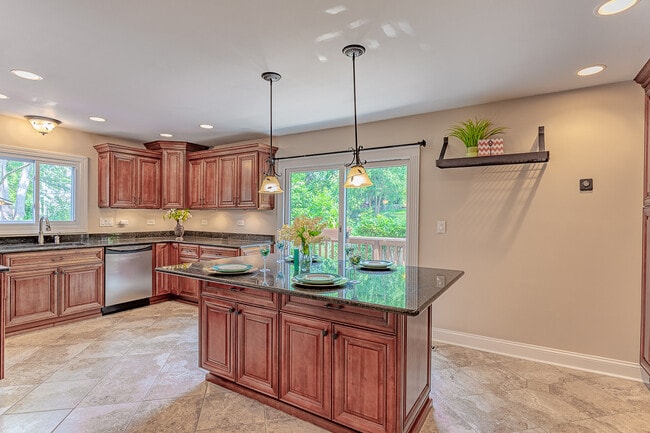 Building Photo - 1490 Paisley Ct