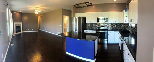 Building Photo - Home for rent in Bellevue!