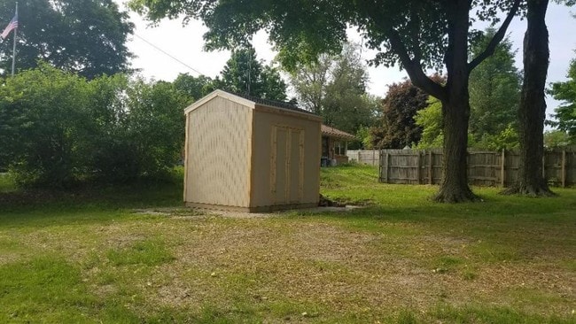 Building Photo - 348 Sutherland Ave