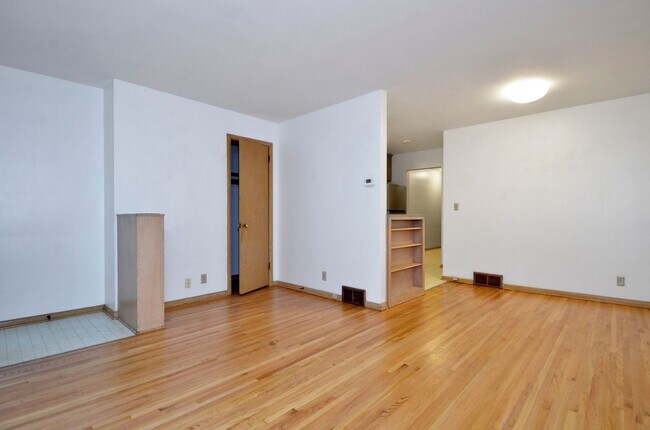 Building Photo - 4451 Bloomington Ave