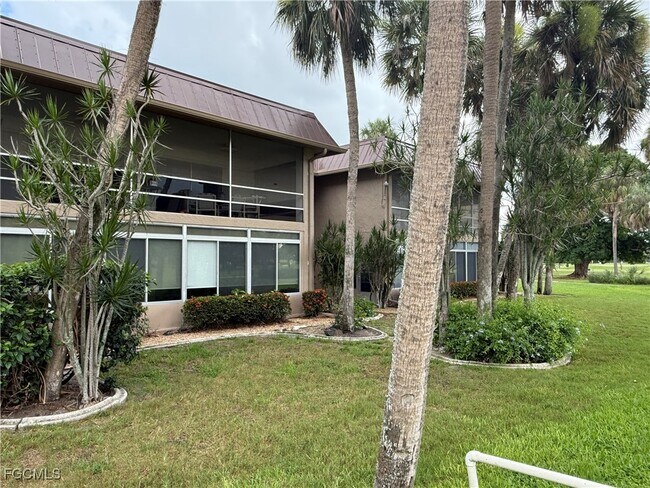 Building Photo - 1699 Golf Club Dr