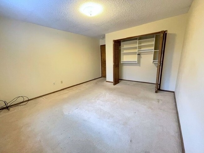 Building Photo - East Anchorage Four Bedroom Home with Bonu...