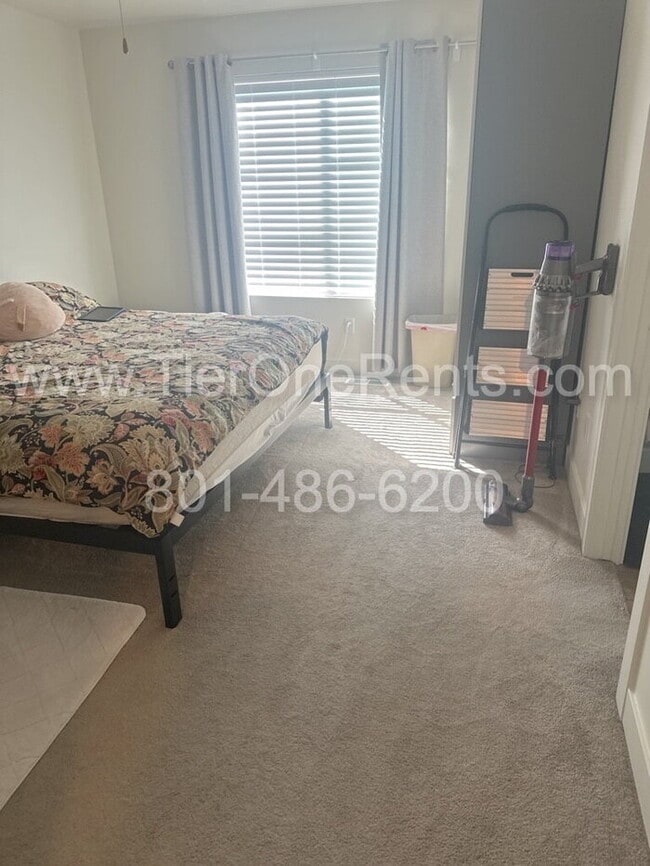 Building Photo - NO DEPOSIT option available for qualified ...