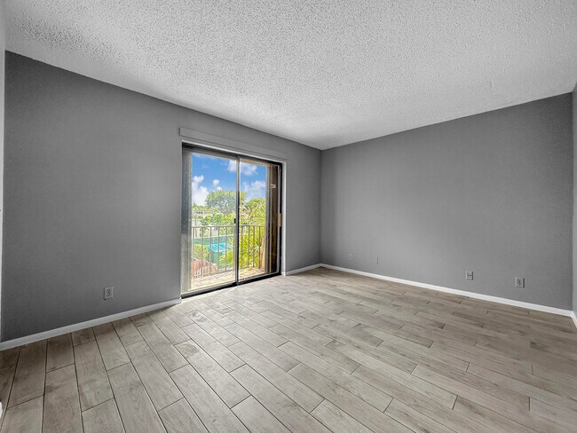 Building Photo - 166 Lake Arbor Dr