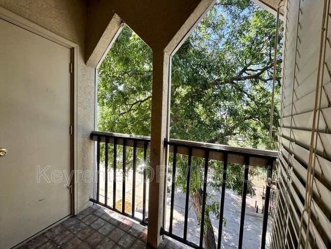 Building Photo - 4800 W Lovers Ln