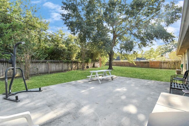 Building Photo - 8811 Tan Oak Cir