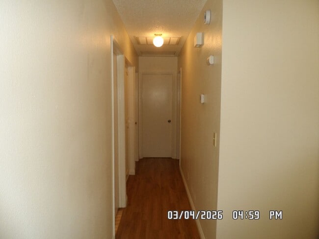 Building Photo - 3 Bedrooms, 1.75 Bathrooms, 2 Car Garage, Fully Fenced, Central Air & Heat, Large Lot, Wood Flooring