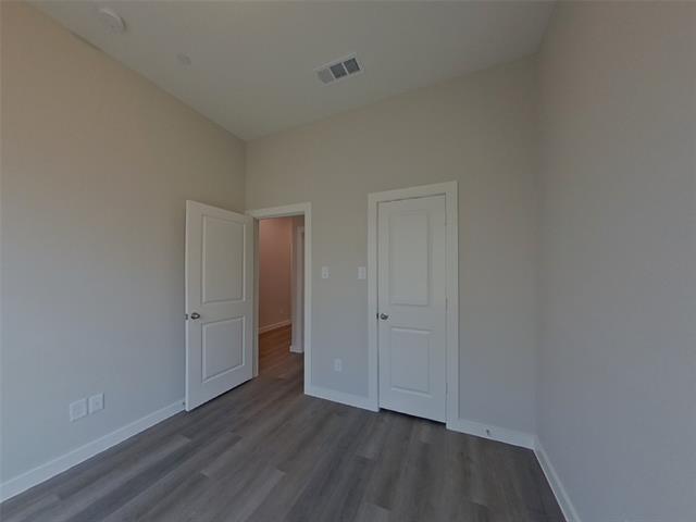 Building Photo - 310 Lincoln Cir