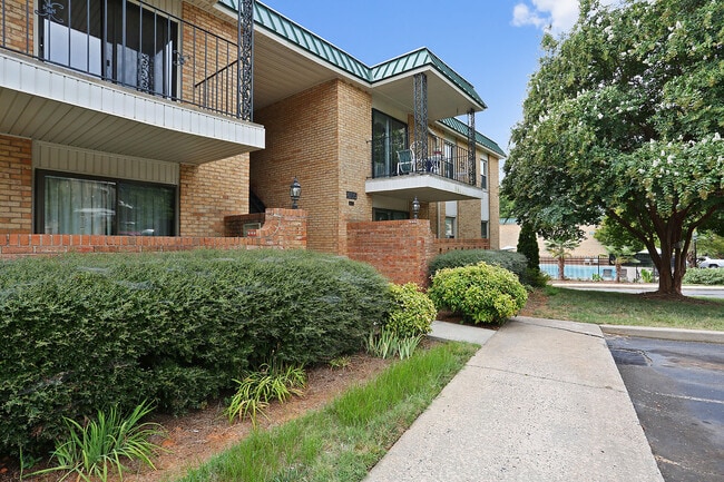 Building Photo - 4735 Hedgemore Dr