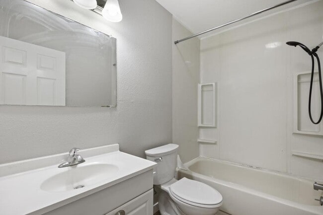 Building Photo - 920 W Entiat Ave