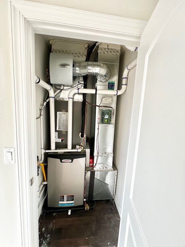 Building Photo - 110 Samjan Cir