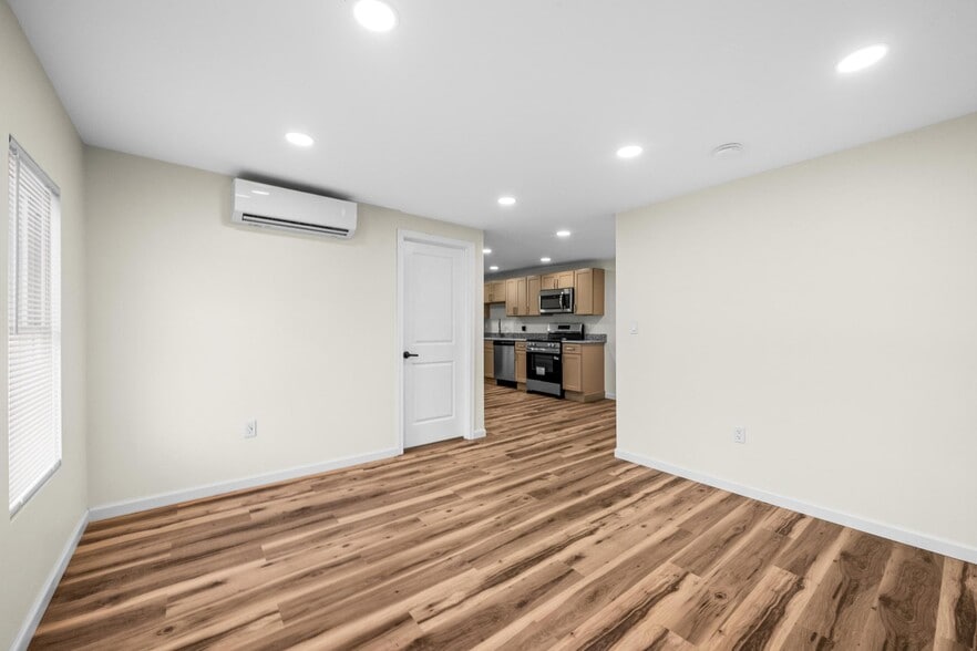 Building Photo - 346 Bennett St