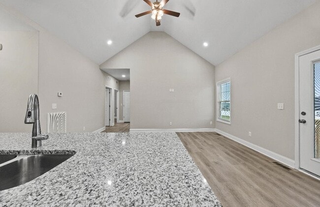 Building Photo - 1112 Andover Dr