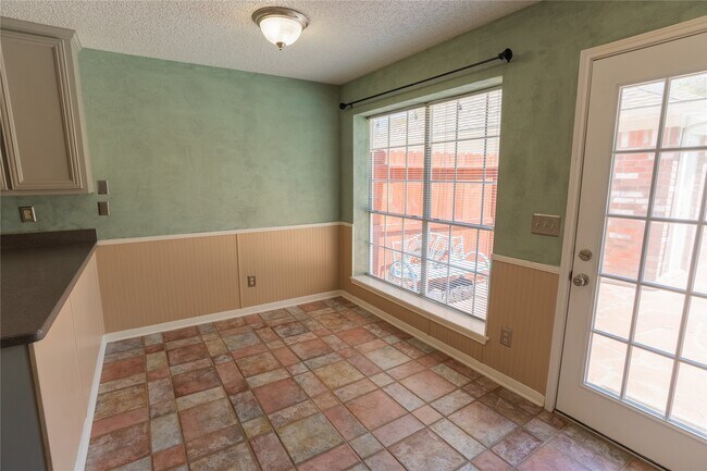 Building Photo - 4007 Spring Forest Dr