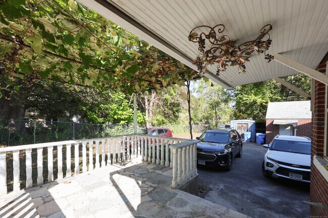Building Photo - 142 Wolcott St