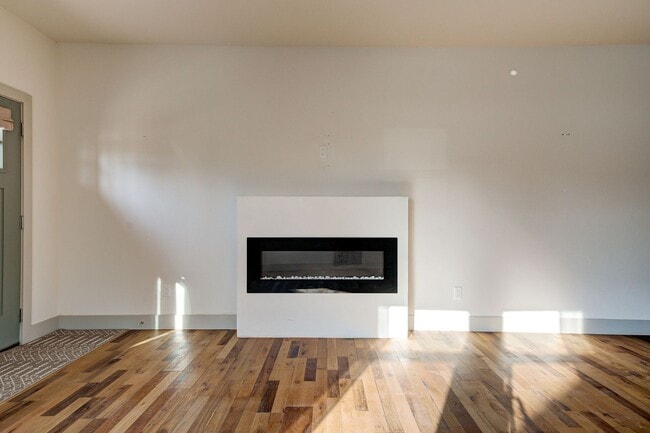 Building Photo - Unique home in OKC