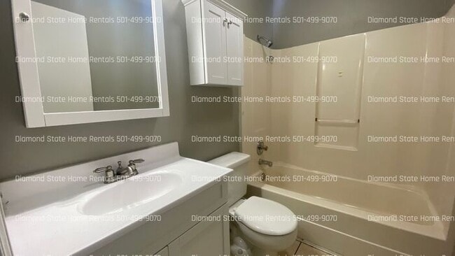 Building Photo - 611 Martin Ln