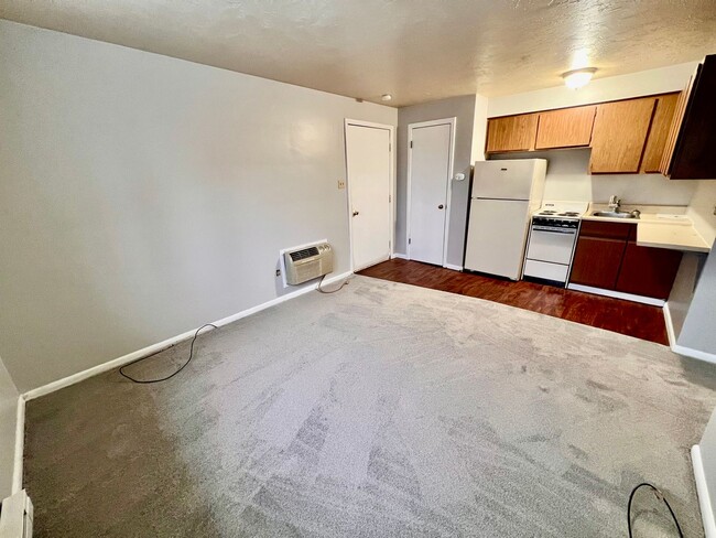 Building Photo - Moon Twp - Spacious 1 Bedroom 1 Bathroom -...