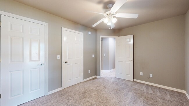 Building Photo - 952 Queen Annes Lace Dr