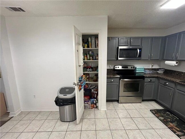 Building Photo - 303 Timber Ridge Dr