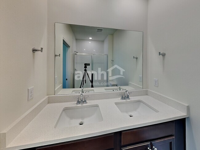 Building Photo - 507 Onate Cir