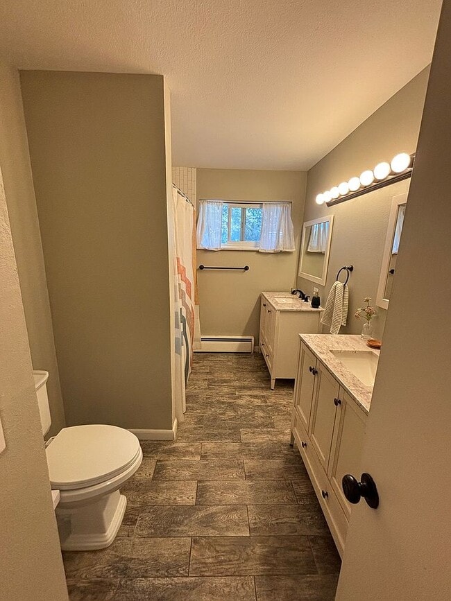 Building Photo - 719 E Madison St