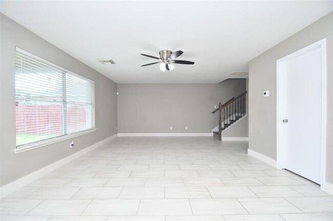 Building Photo - 24406 Lakecrest Village Dr