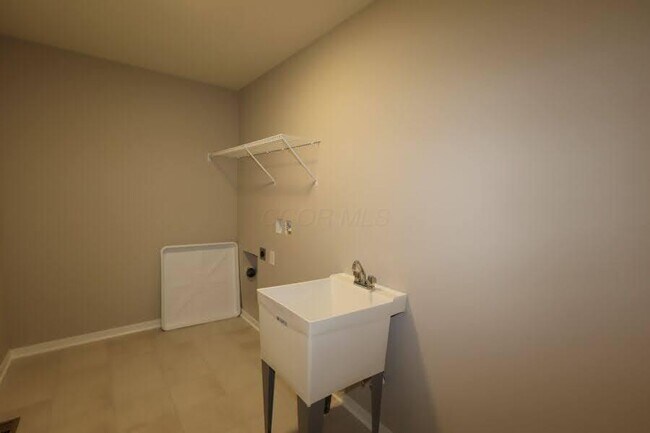 Building Photo - 1717 Longhill Dr
