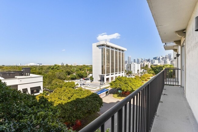 Building Photo - 2701 SW 3rd Ave