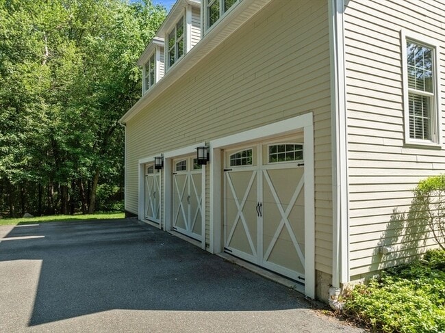 Building Photo - 93 W Goulding St