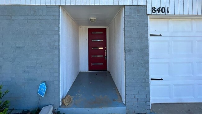 Building Photo - 8401 Azurewood Dr