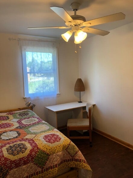 Building Photo - 24 Perry St