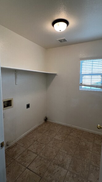 Building Photo - 3112 Puffin Cir