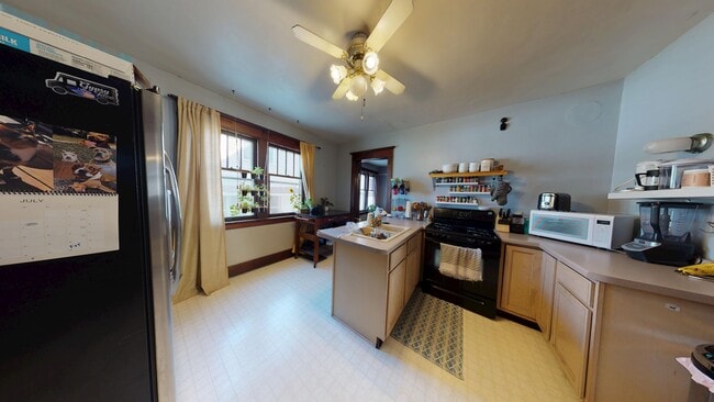 Kitchen - 7217 Saint James St