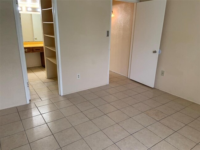 Building Photo - 5613 Hollow Pines Dr