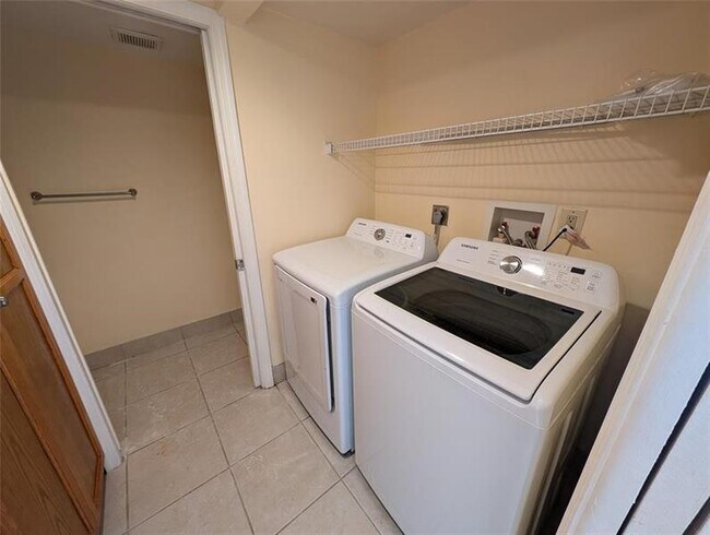 Building Photo - 1302 Nebraska Ave