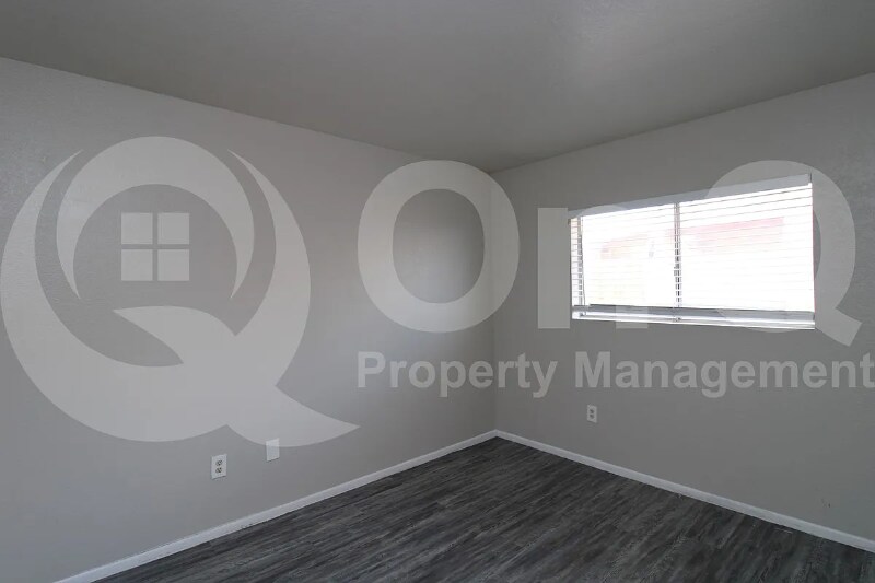 Building Photo - 3004 E Waltann Ln