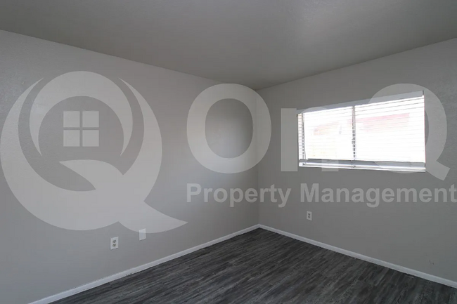 Building Photo - 3004 E Waltann Ln