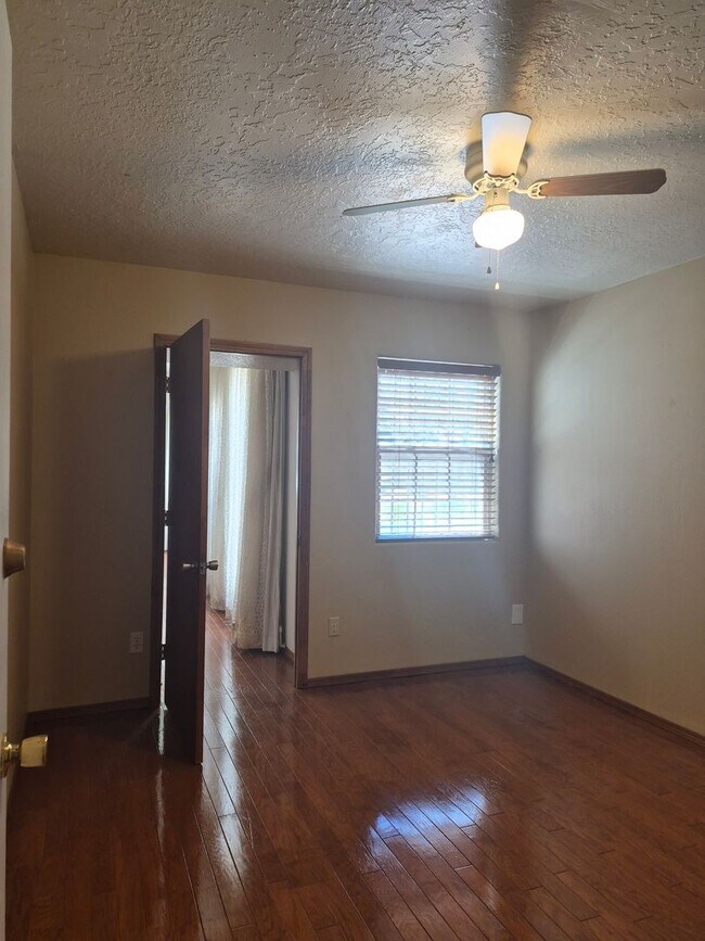 Building Photo - 5832 Avenida La Barranca NW