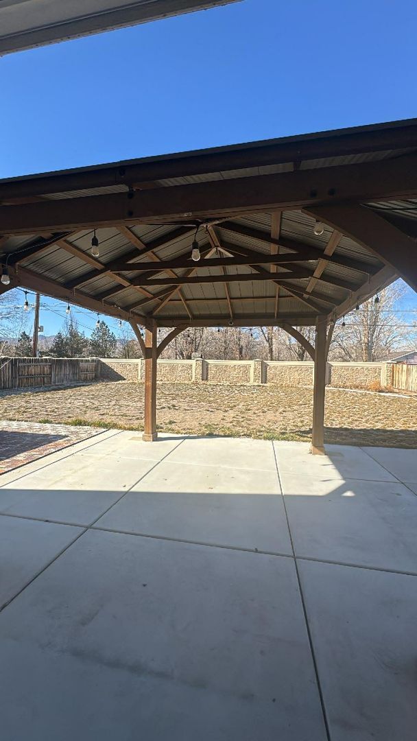 Building Photo - 4 Bedroom/2 Bath Home awaits you nestled in Fernley